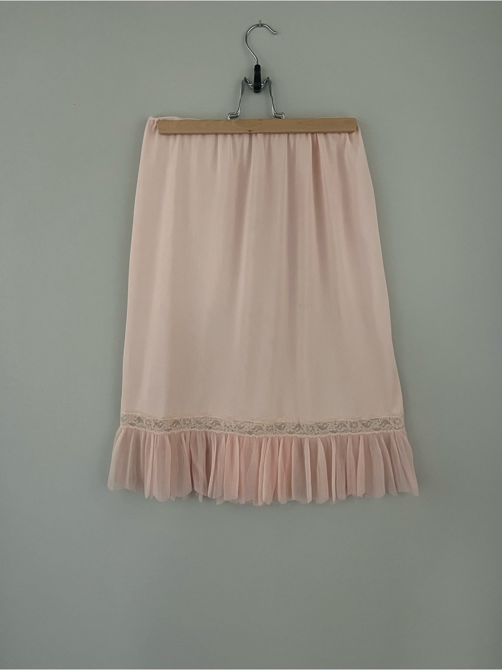 Vintage Kayser Women's Light Pink Half Nylon Slip